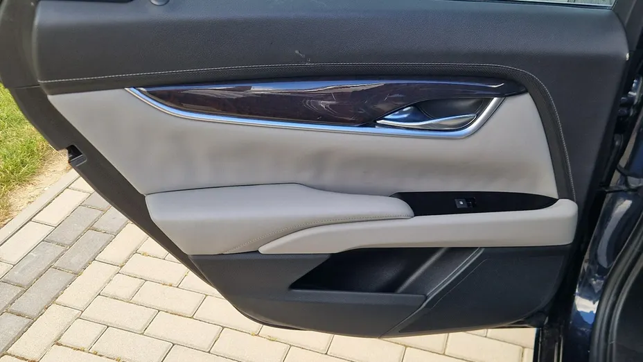 CADILLAC XTS -