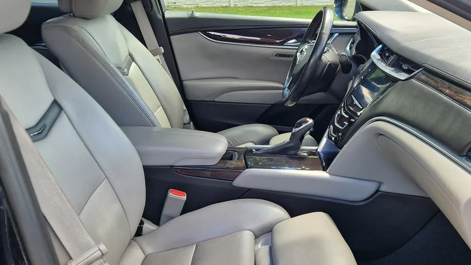 CADILLAC XTS -