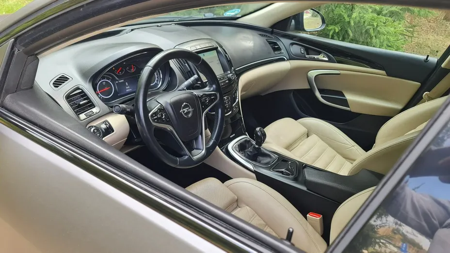 OPEL Insignia -