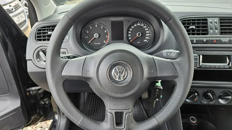 VOLKSWAGEN Polo -