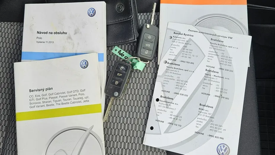 VOLKSWAGEN Polo -