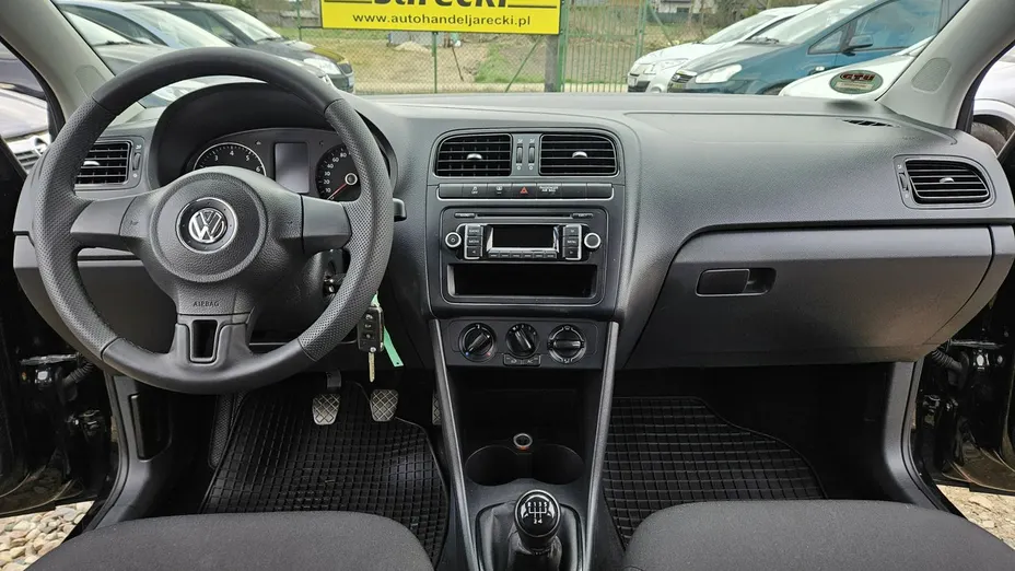 VOLKSWAGEN Polo -