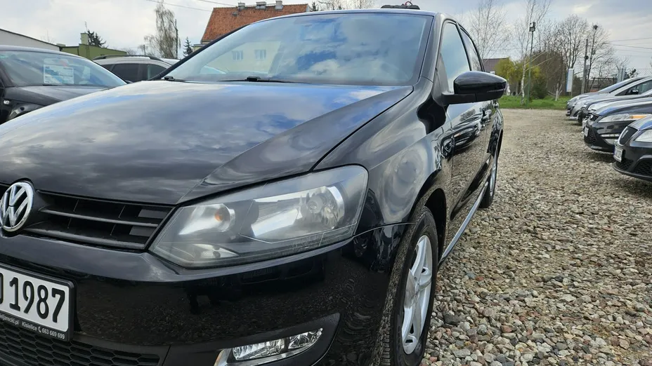 VOLKSWAGEN Polo -