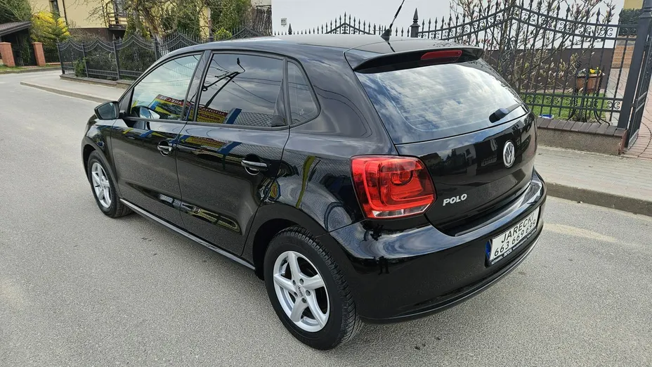 VOLKSWAGEN Polo -