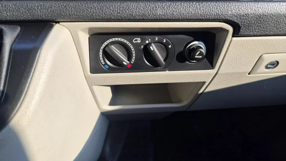 VOLKSWAGEN Transporter -