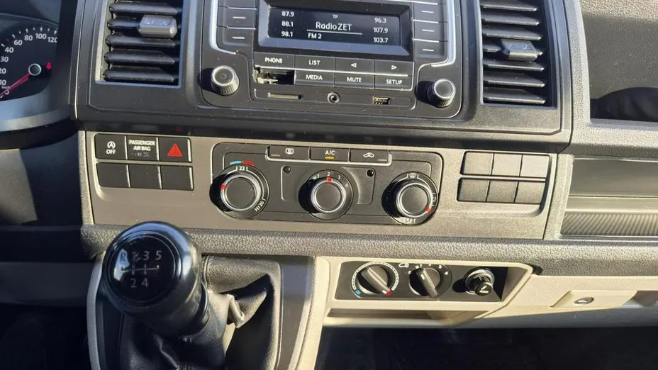 VOLKSWAGEN Transporter -