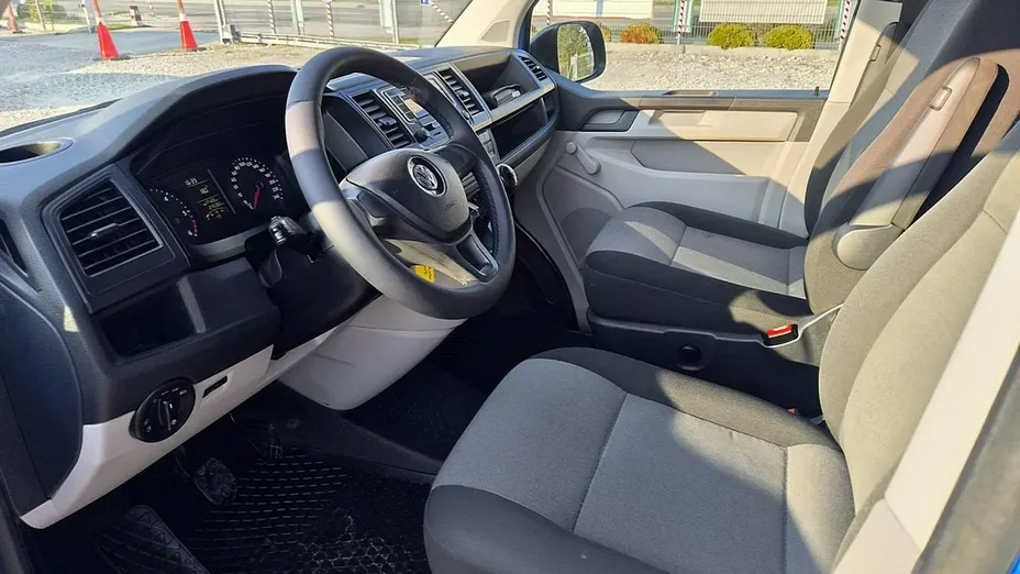 VOLKSWAGEN Transporter -