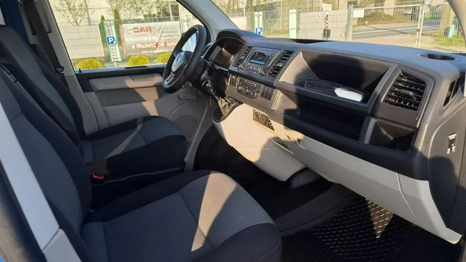 VOLKSWAGEN Transporter -
