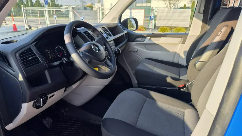 VOLKSWAGEN Transporter -