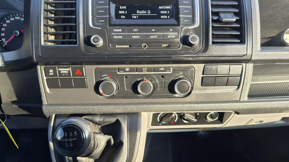 VOLKSWAGEN Transporter -