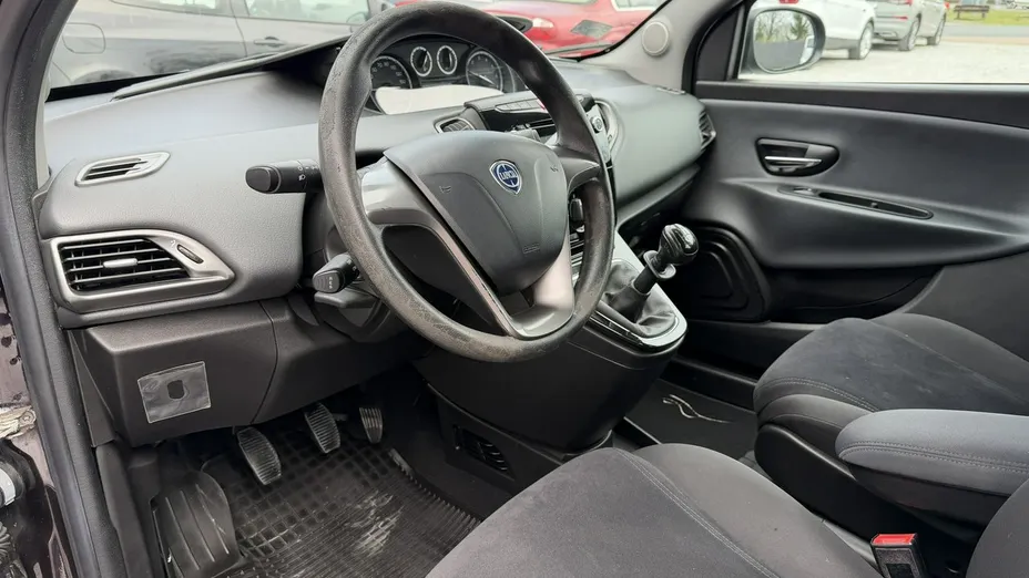 LANCIA Ypsilon -