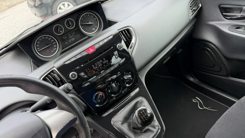 LANCIA Ypsilon -