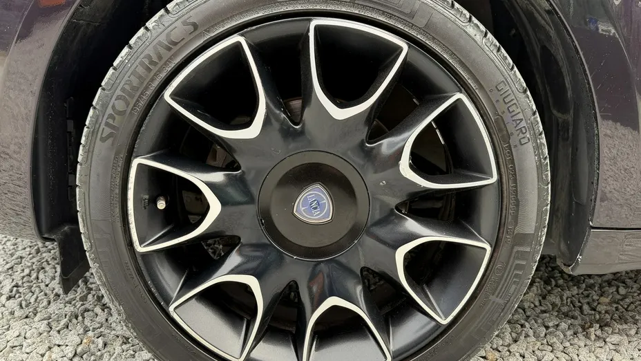 LANCIA Ypsilon -