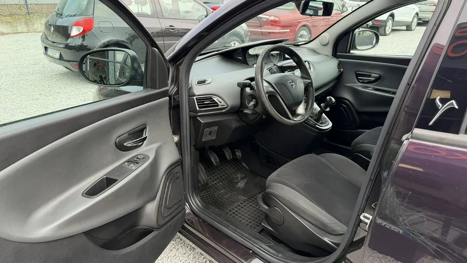 LANCIA Ypsilon -