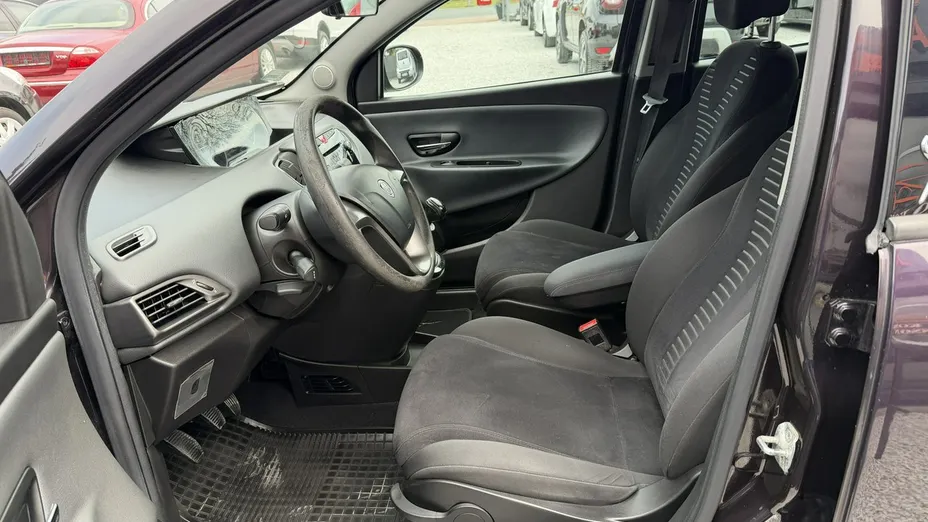 LANCIA Ypsilon -