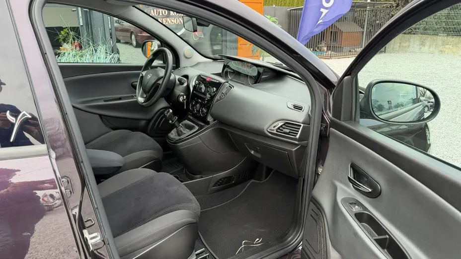 LANCIA Ypsilon -
