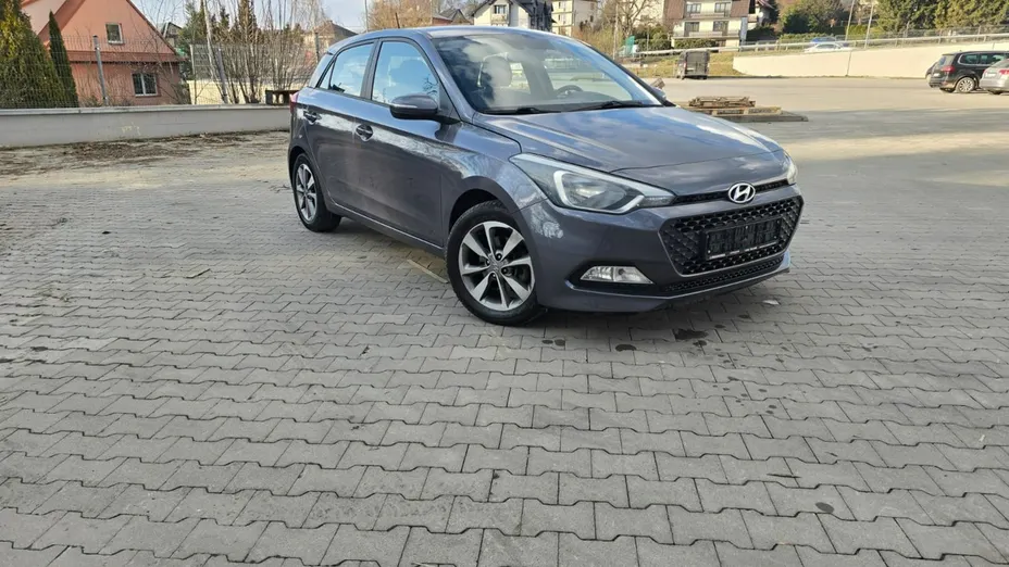 HYUNDAI i20 -