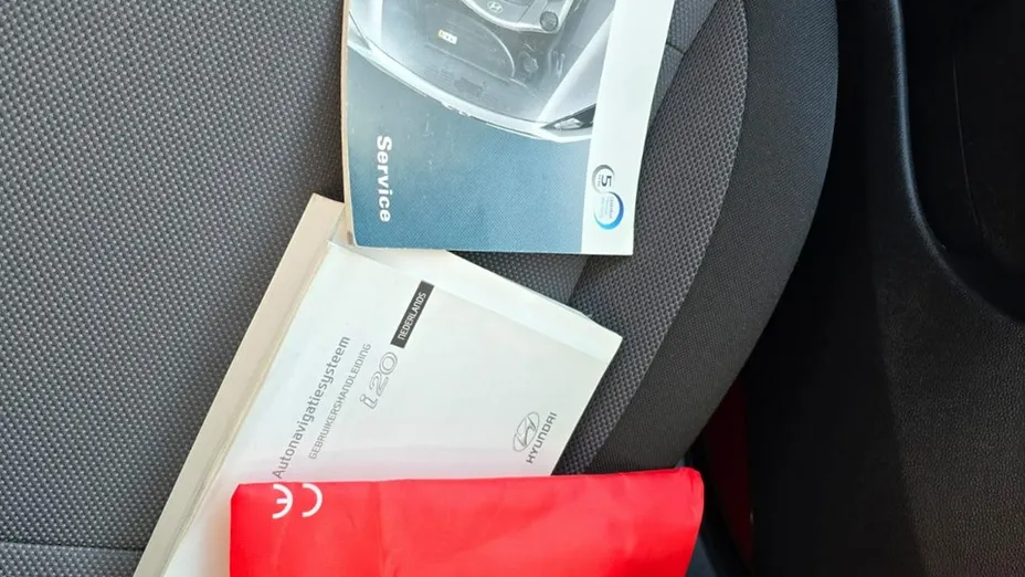 HYUNDAI i20 -