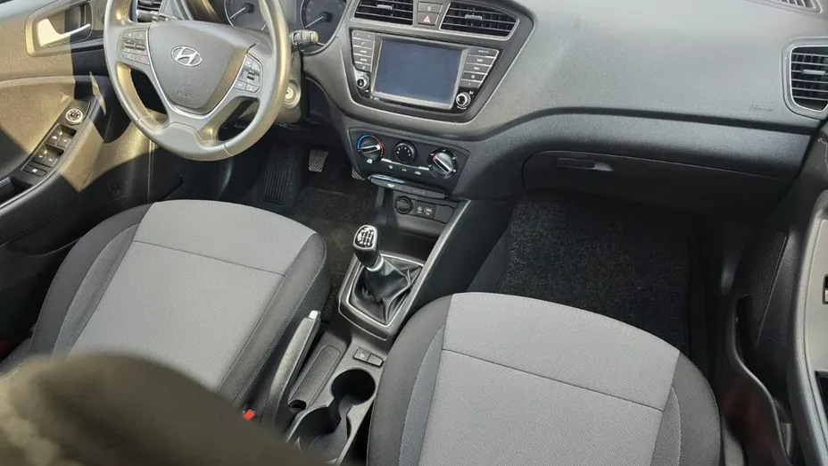 HYUNDAI i20 -