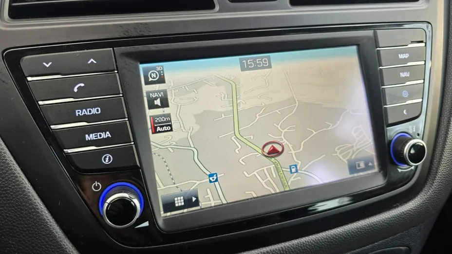 HYUNDAI i20 -