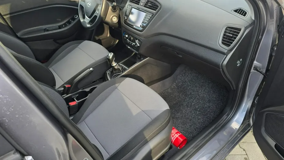 HYUNDAI i20 -
