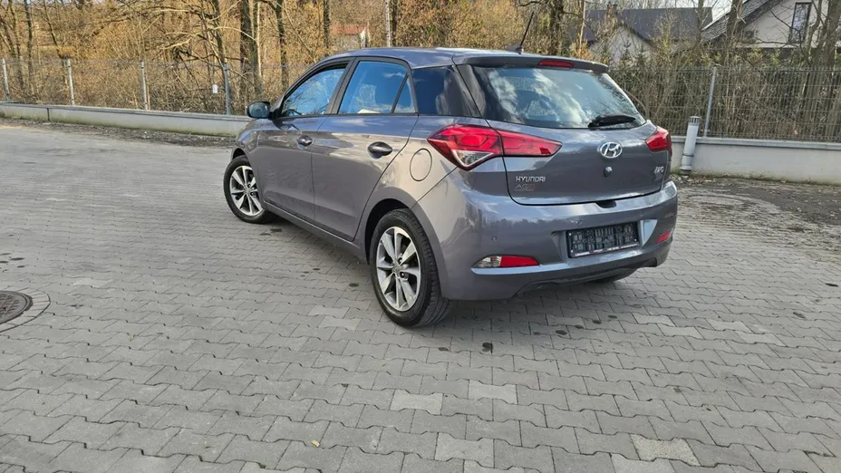 HYUNDAI i20 -