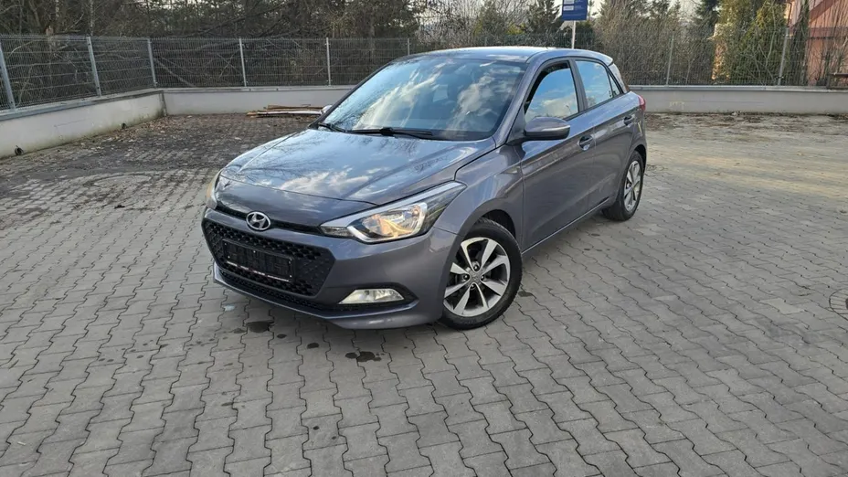HYUNDAI i20 -