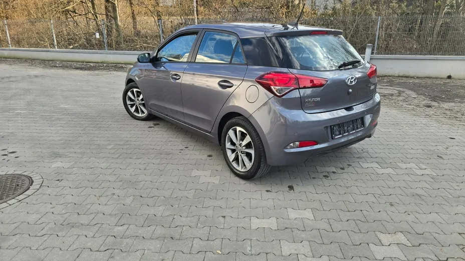 HYUNDAI i20 -