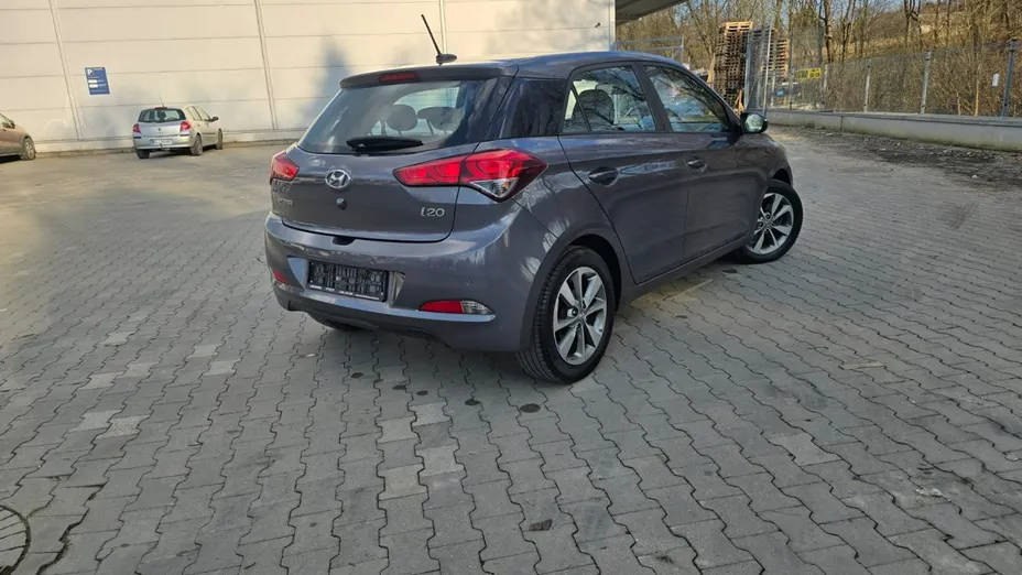 HYUNDAI i20 -