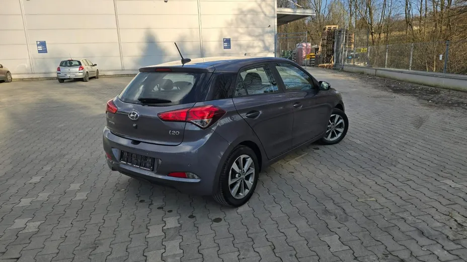 HYUNDAI i20 -