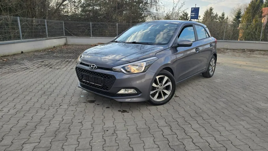 HYUNDAI i20 -