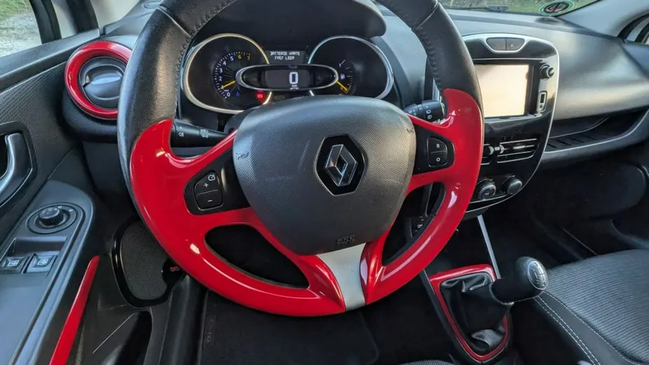RENAULT Clio -