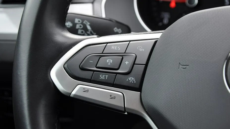 VOLKSWAGEN Passat -