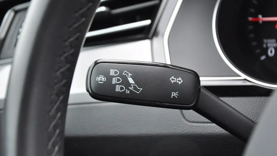 VOLKSWAGEN Passat -