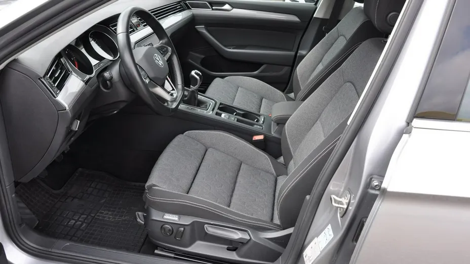 VOLKSWAGEN Passat -
