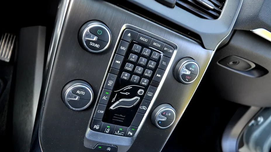 VOLVO V40 Cross Country -