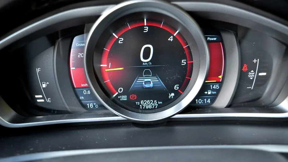 VOLVO V40 Cross Country -