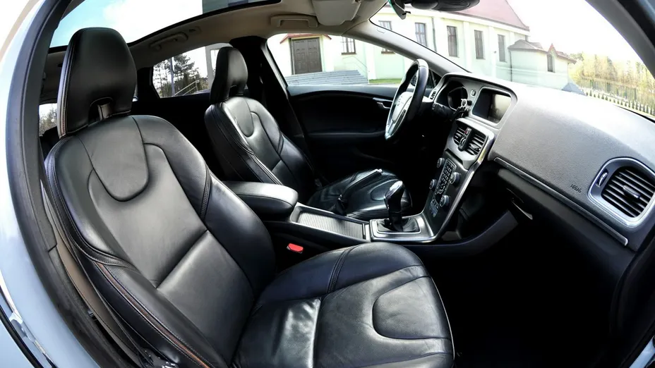 VOLVO V40 Cross Country -