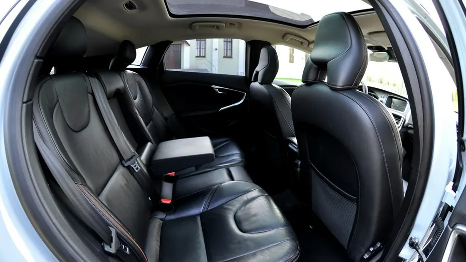 VOLVO V40 Cross Country -