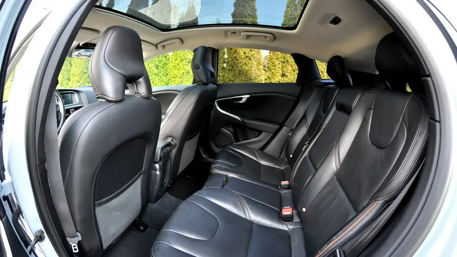 VOLVO V40 Cross Country -