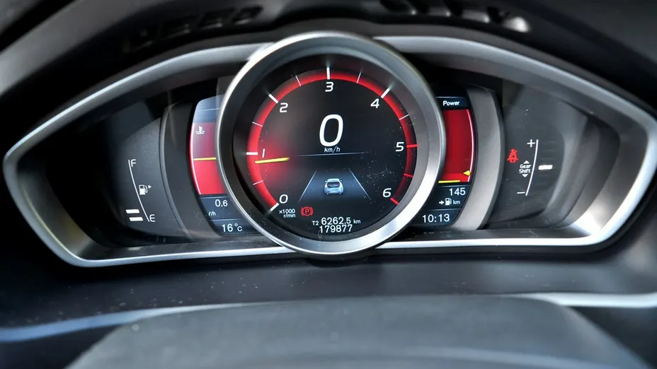 VOLVO V40 Cross Country -