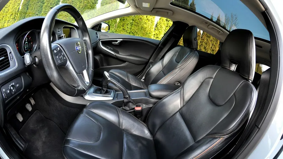 VOLVO V40 Cross Country -