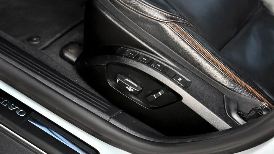 VOLVO V40 Cross Country -