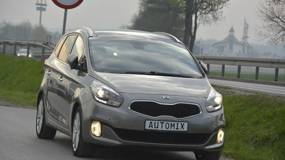 KIA Carens -