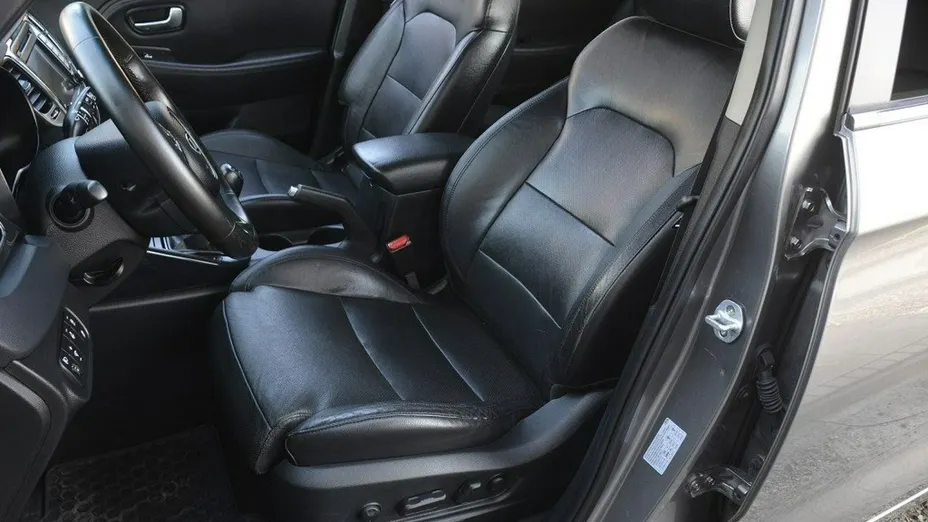 KIA Carens -