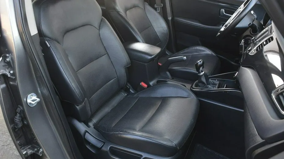 KIA Carens -