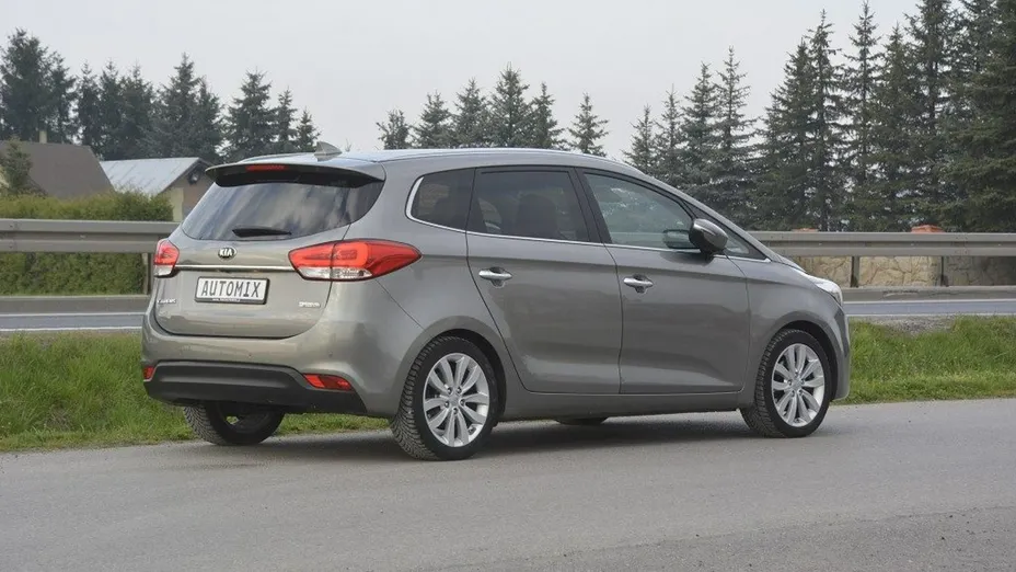 KIA Carens -