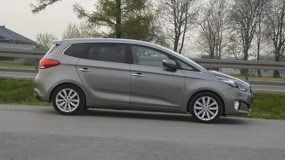 KIA Carens -