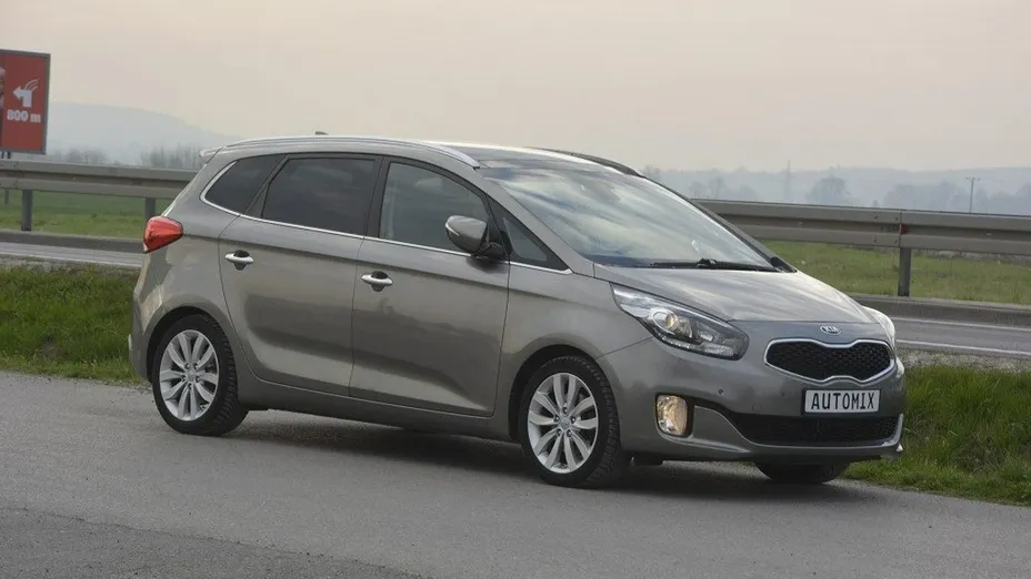 KIA Carens -