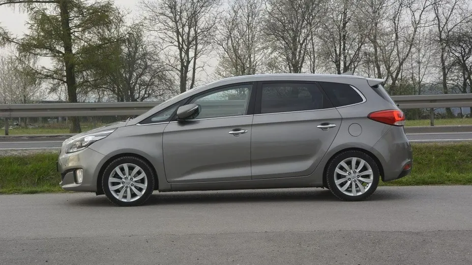 KIA Carens -